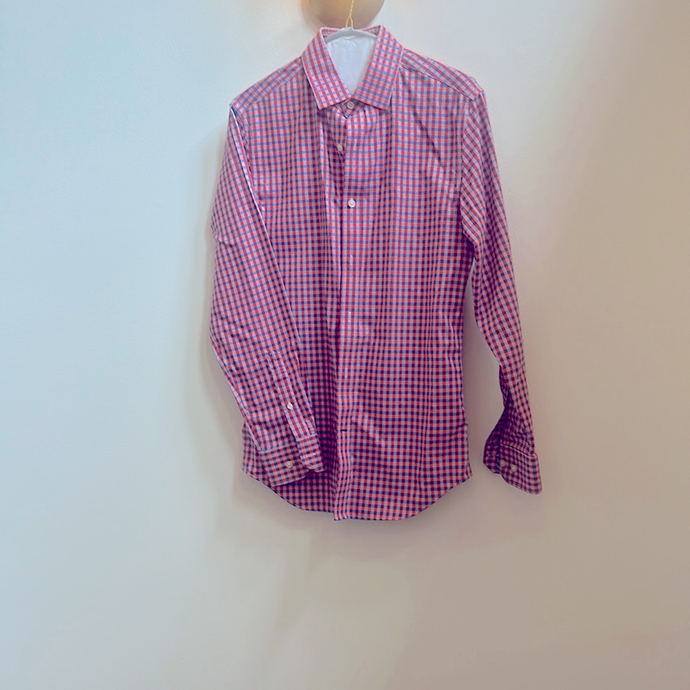 Banana Republic 100% cotton men’s button down shirt.